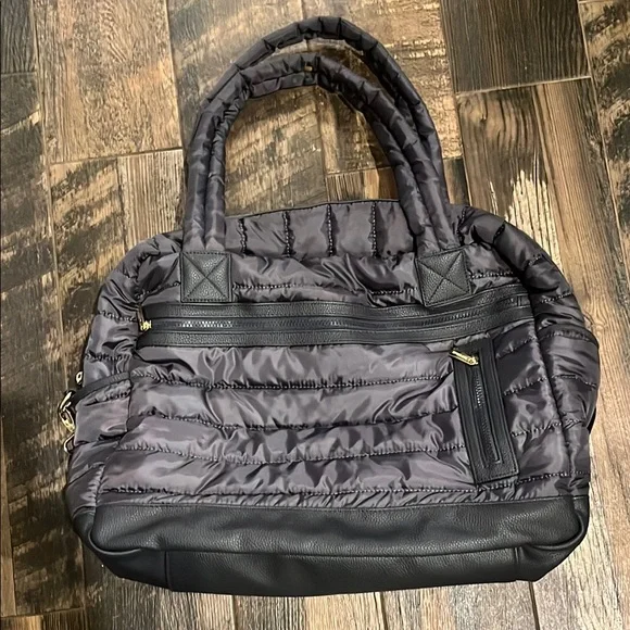 Isaac Mizrahi Black and Gray Travel Bag - Picture 1 of 3